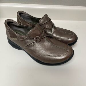 Women’s size 9 Bronze Clarks in motion slip on loafers